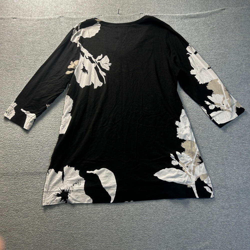 Chicos Tunic Top 3/4 Sleeve Blouse Womens Size 2 Large Black White Floral V-Neck - Picture 2 of 6